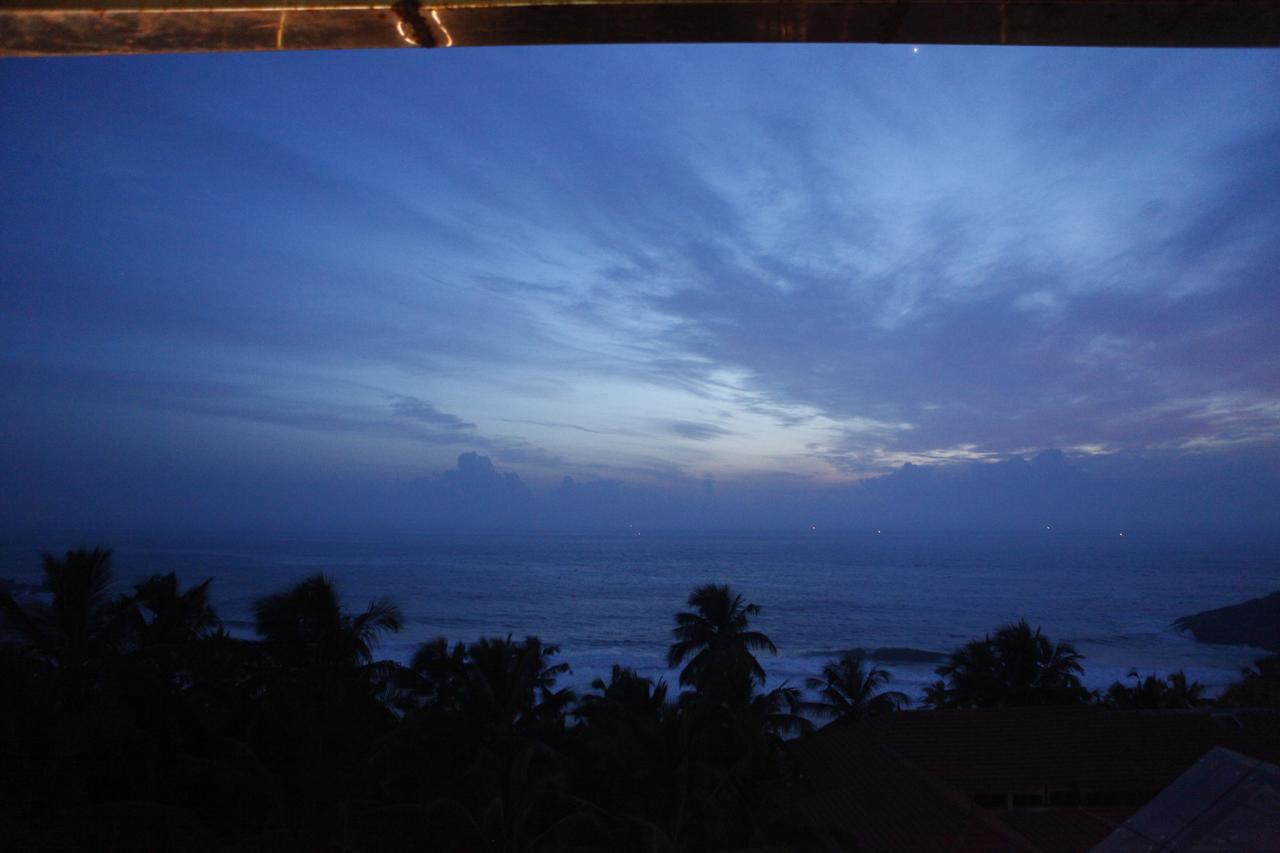 Gokulam Grand Turtle On The Beach Hotel Kovalam Exterior photo